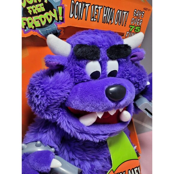 VTG Spin Master Toys 'Don't Free Freddy!' Talking and Moving Monster Plush NOS - Picture 3 of 9